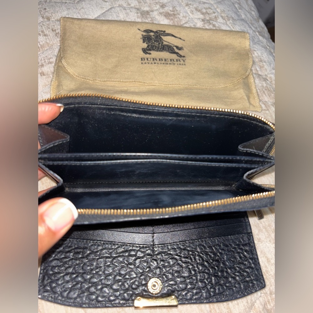 Stunning Burberry, black pebbled leather wallet, w/dustbag. - Picture 5 of 5
